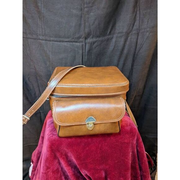 Vintage made in America leather camera bag. In good condition